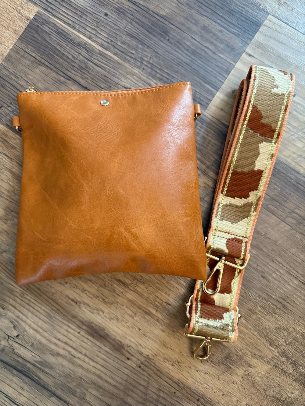 Ah•Dorned vegan leather crossbody bag/pouch w/ camo strap New - camel brown - Picture 2 of 13